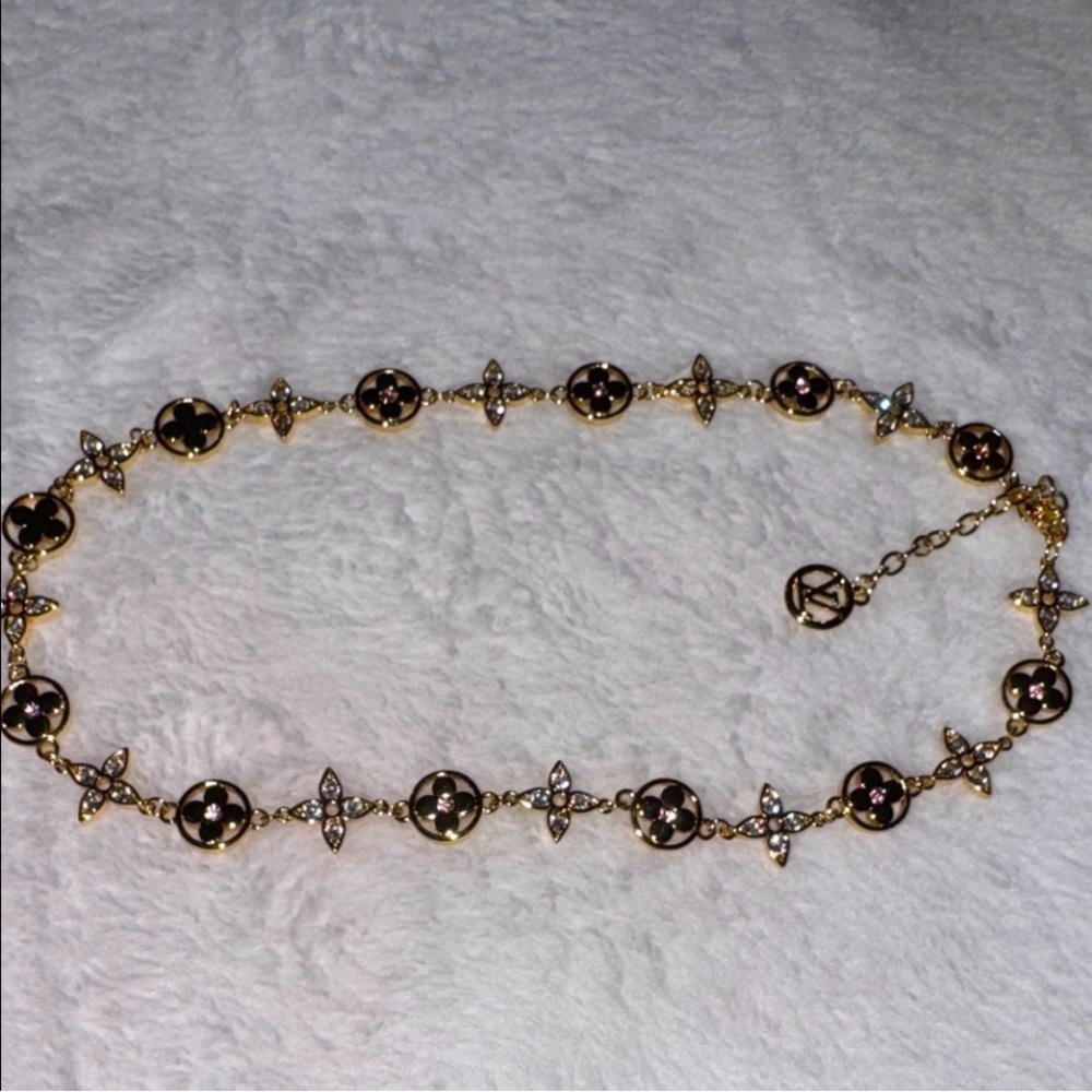 Elegant Gold Floral‎ Necklace
